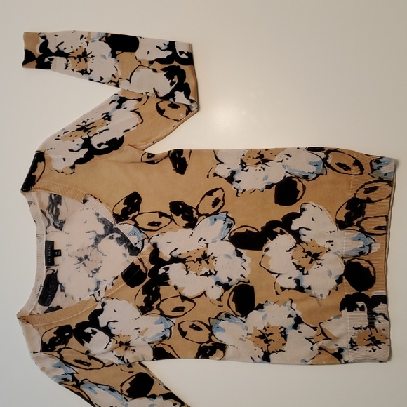 The Limited Sweaters - The Limited Tan/Cream/Blue/Black Floral V-Neck Sweater Size XS